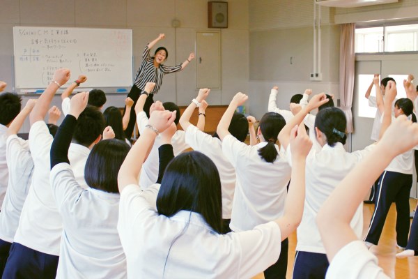 クリエイティブ・ムーブメント／児童文化 朝倉 なぎさ 教授